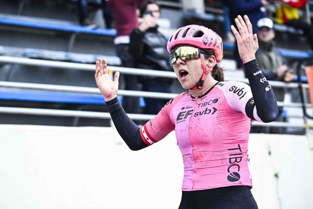 Außenseiterin Alison Jackson gewinnt Paris-Roubaix