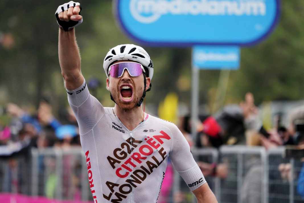 106. Giro d'Italia - Leknessund löst Evenepoel ab - Paret-Peintre holt Tagesieg