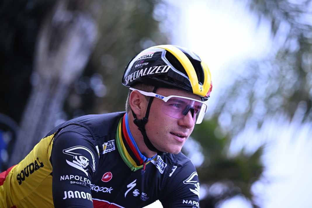 Evenepoel setzt Zeichen in Duell mit Roglic