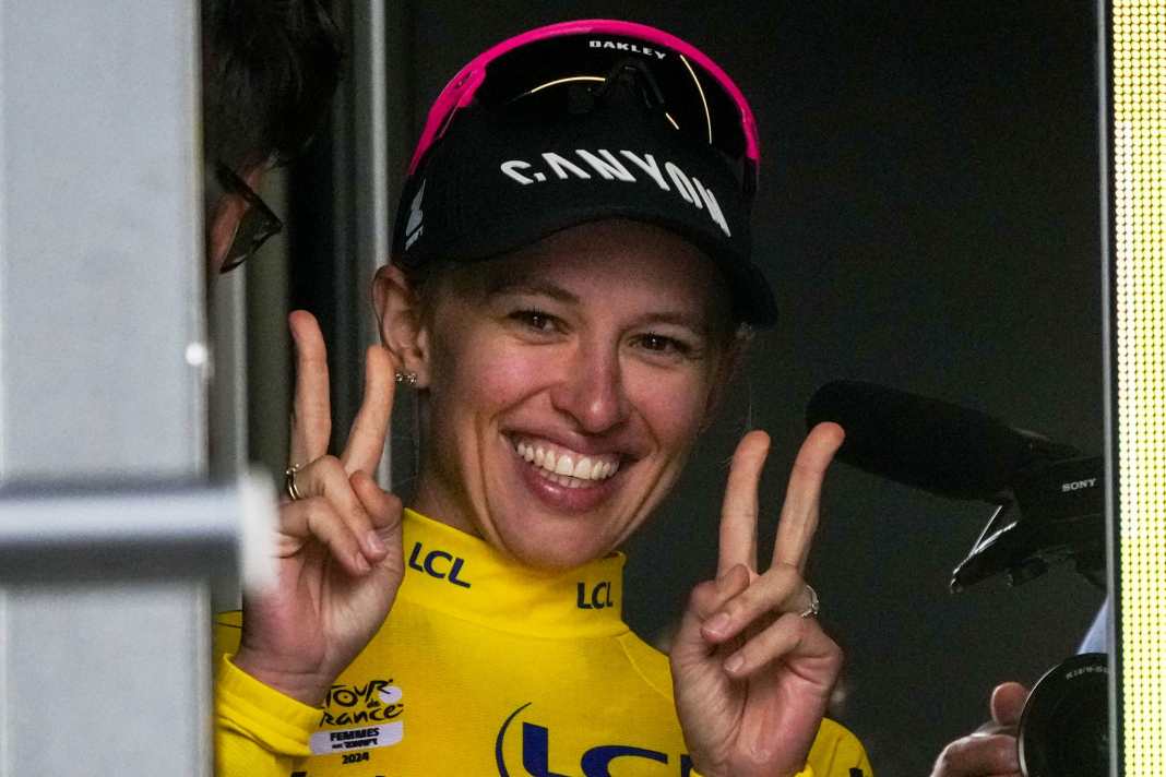 Spontane Party-Nacht bei Canyon//SRAM Racing nach Tour-Sieg von Niewiadoma