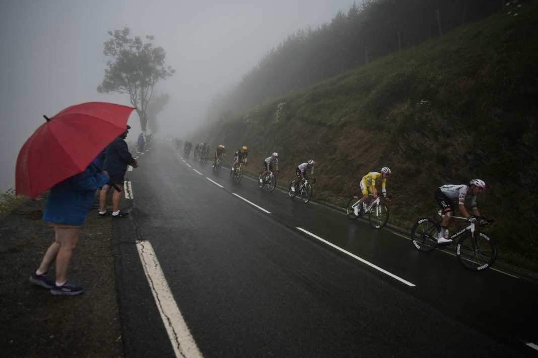 Tour de France - Teamauto erfasst Zuschauer - Tour-Jury bestraft Fahrer