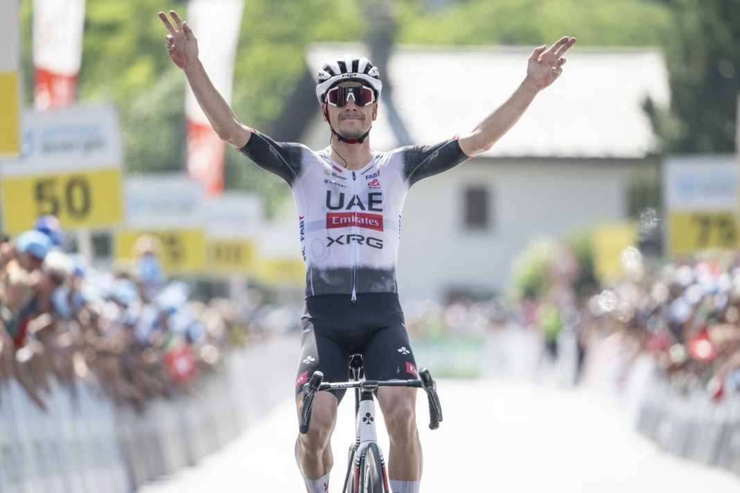 Almeida gewinnt 13. Etappe am Angliru