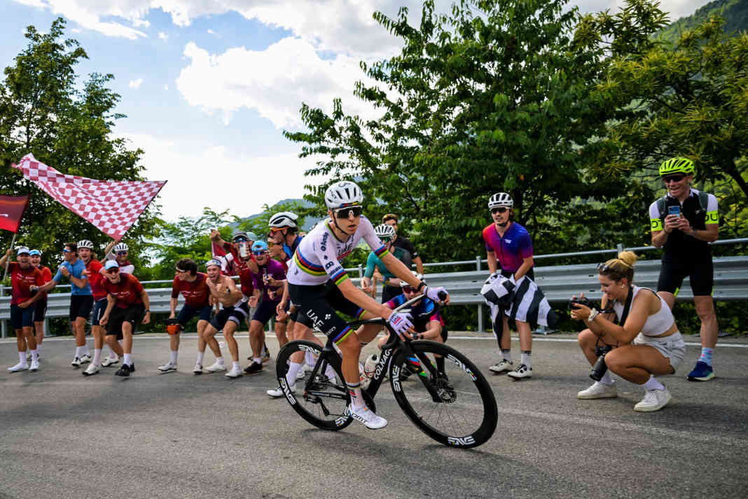 La star du cyclisme Pogacar s'impose dès la première étape