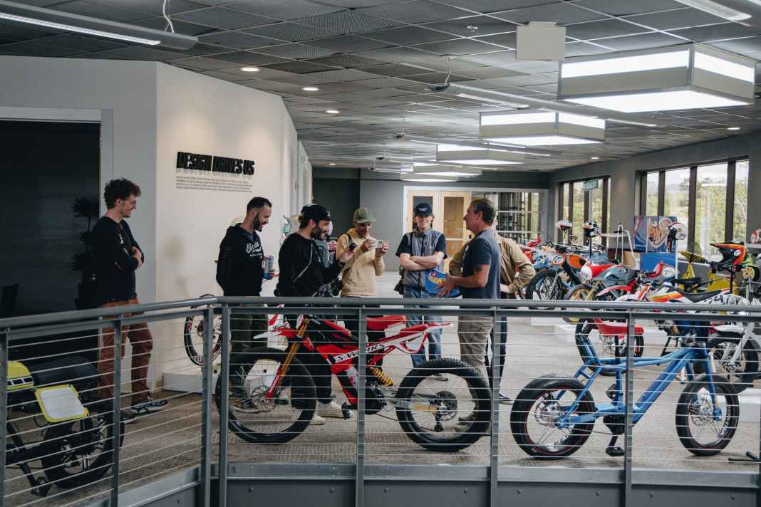 Guided tour from Schwarzenegger bike to wind tunnel