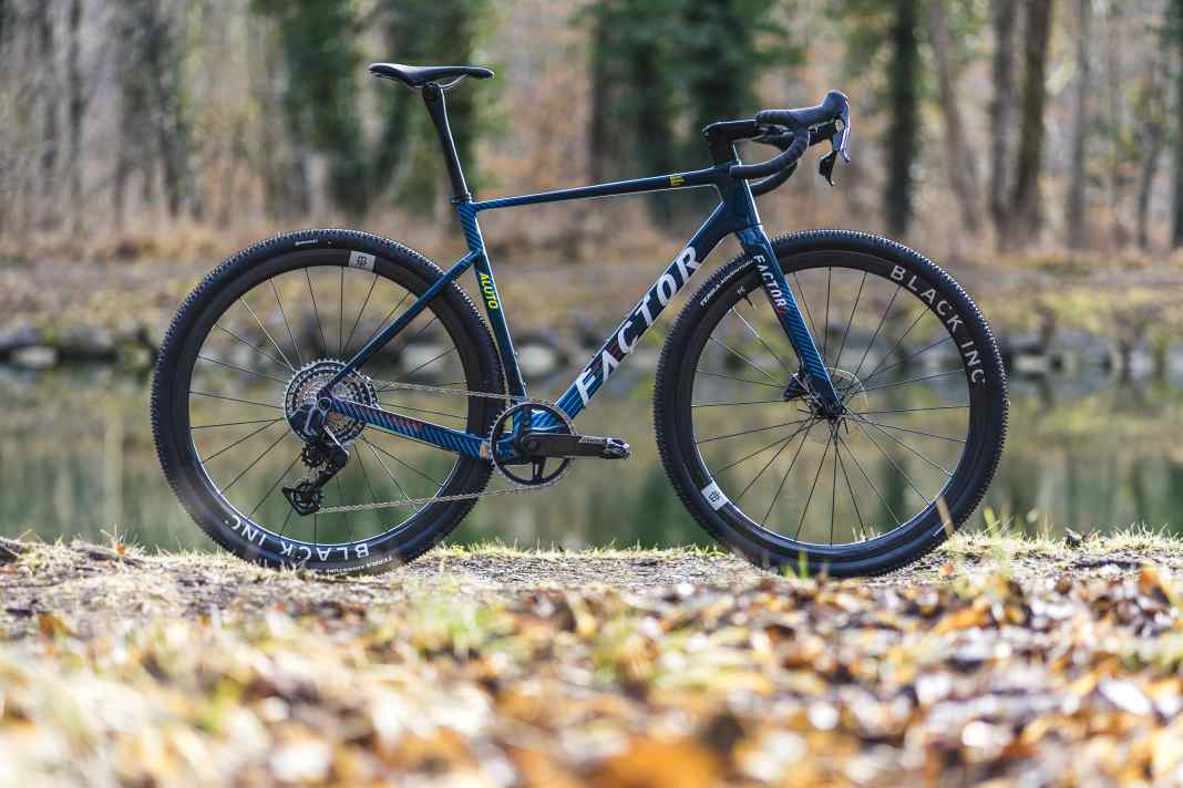 Sportliches Race-Gravelbike mit Abenteuer-Features