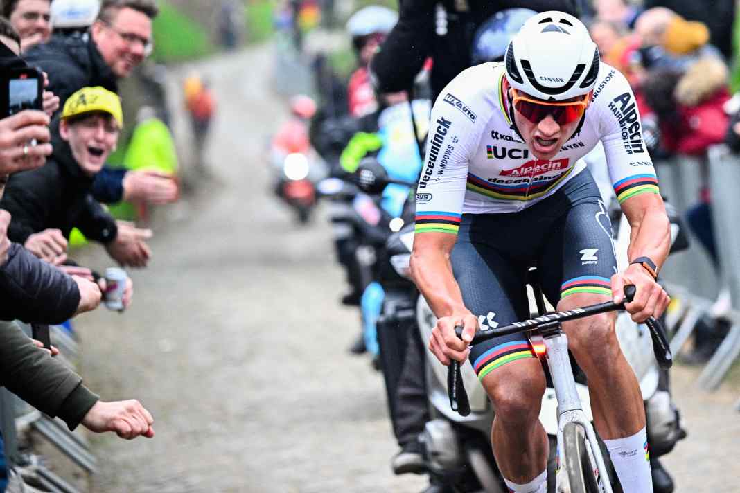 Showdown der Radsport-Giganten: Van der Poel gewinnt erstes Duell gegen van Aert