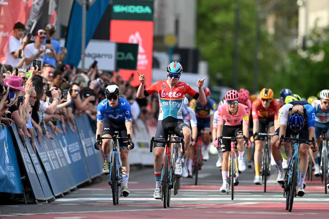 Van Gils triumphiert im Sprint