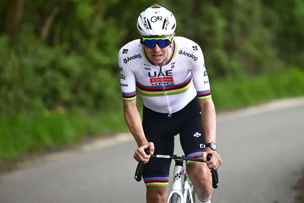 Tadej Pogačar wird von Fans beim Training belästigt