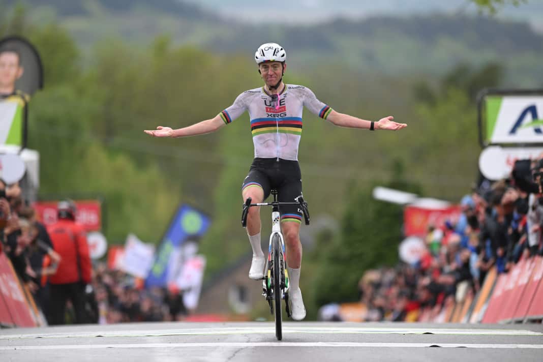 Pogacar fliegt an der Mur de Huy zum Sieg