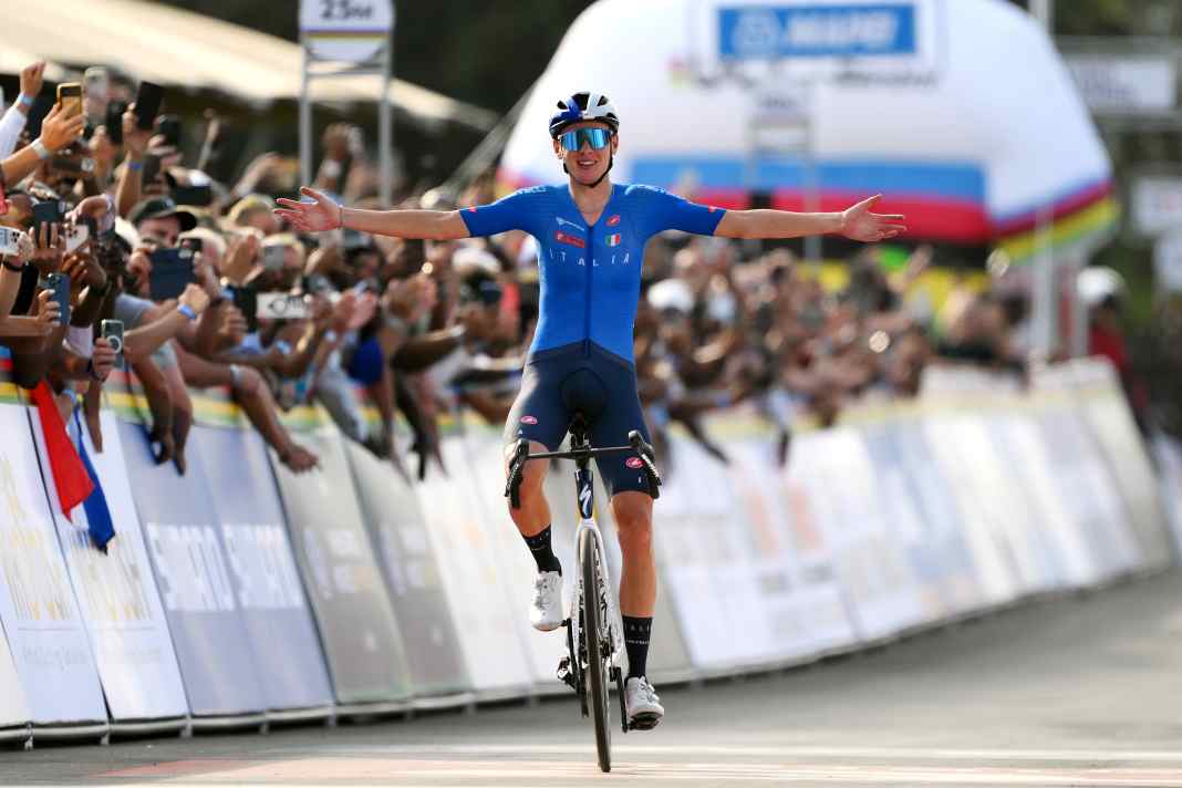 Finn fährt souverän zum U23-Weltmeistertitel und schafft Historisches