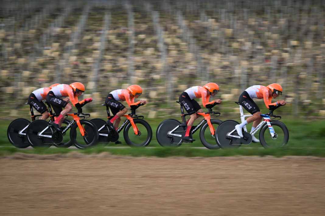 INEOS Grandiers gewinnt Teamzeitfahren - erneut im neuen Format