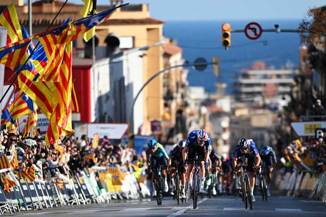 Godon übersprintet Evenepoel zum Auftakt