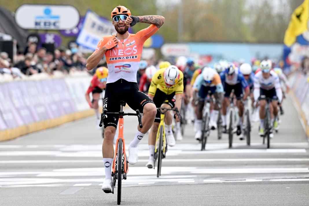 Kein Happy End für van Aert: Ganna gewinnt seinen ersten Klassiker trotz zweier Defekte