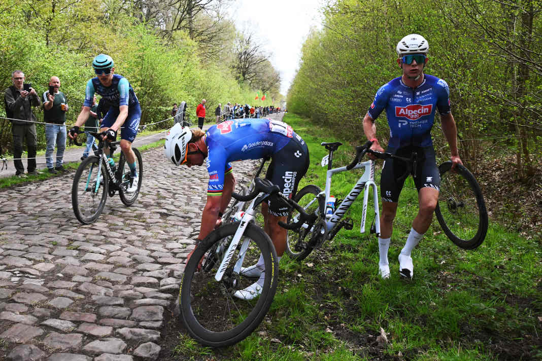 Spektakuläre Bilder vom Kopfsteinpflaster-Rennen