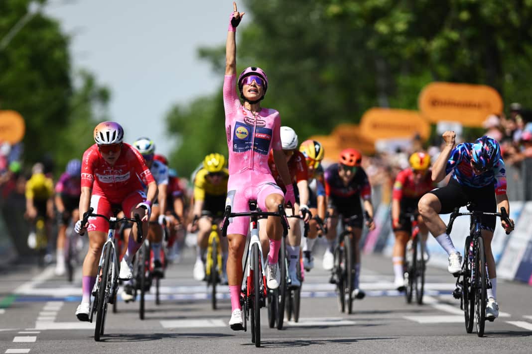Balsamo sprintet im Rosa Trikot zum Sieg