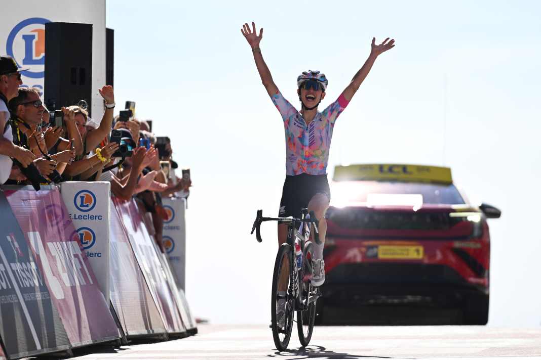 Mit Super-Solo: Niewiadoma gewinnt am Mont Ventoux und übernimmt Gelb