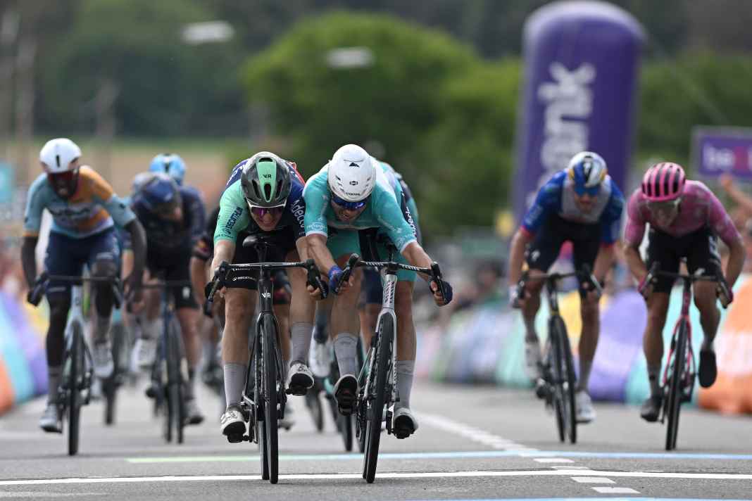 Philipsen holt im Foto-Finish zweiten Etappensieg