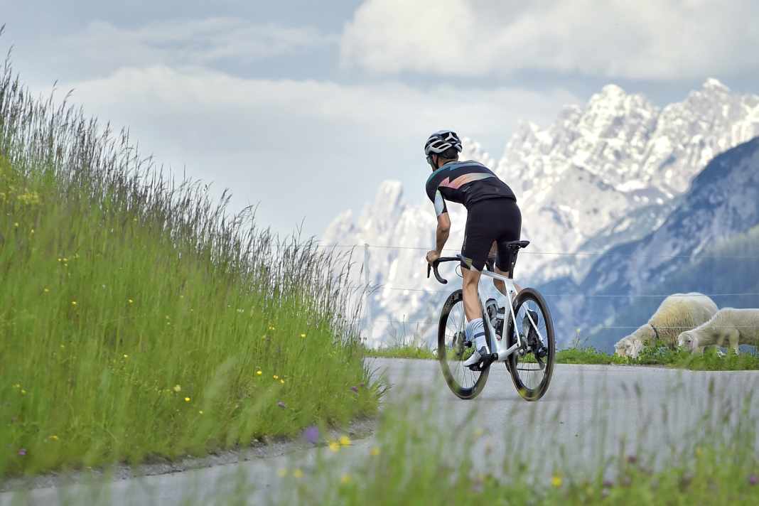 Le vainqueur du circuit Helmut Wechselberger au départ dans le Tyrol oriental