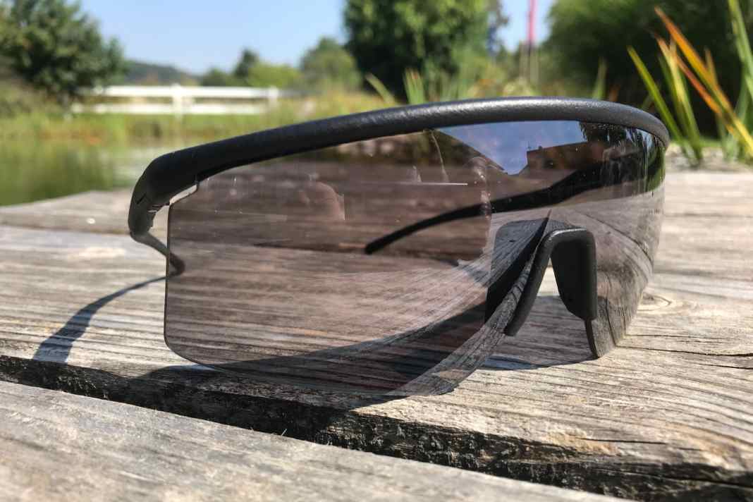 Leichte Schweizer Sportbrille mit zeitlosem Design
