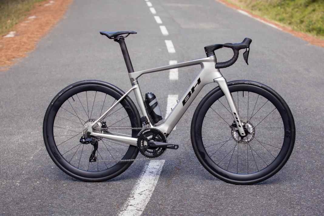 New e-road bike with an 810 Wh battery and SEG drive