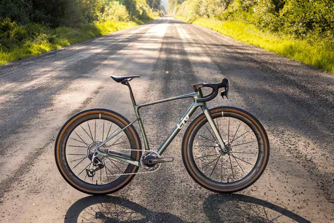 S'agit-il d'un vélo de course ou déjà d'un vélo de gravel ? Test de ce bolide pour femmes