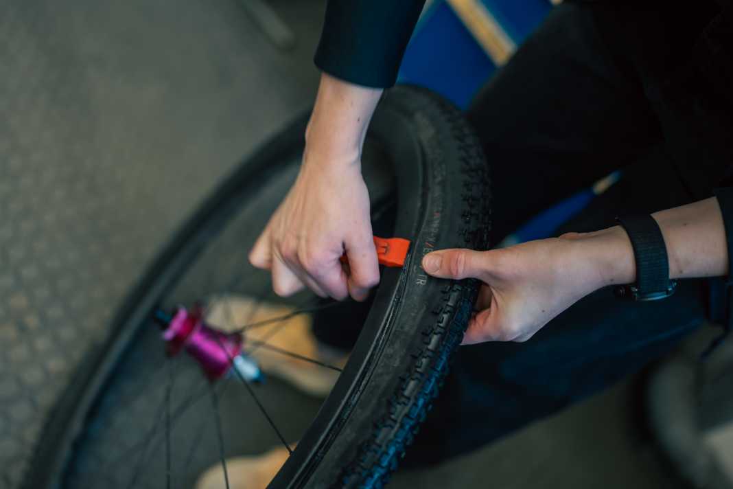 Changer un pneu sur un gravelbike