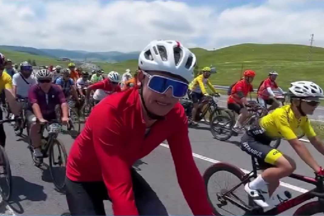 Gouverneur wegen Radhose abgesetzt