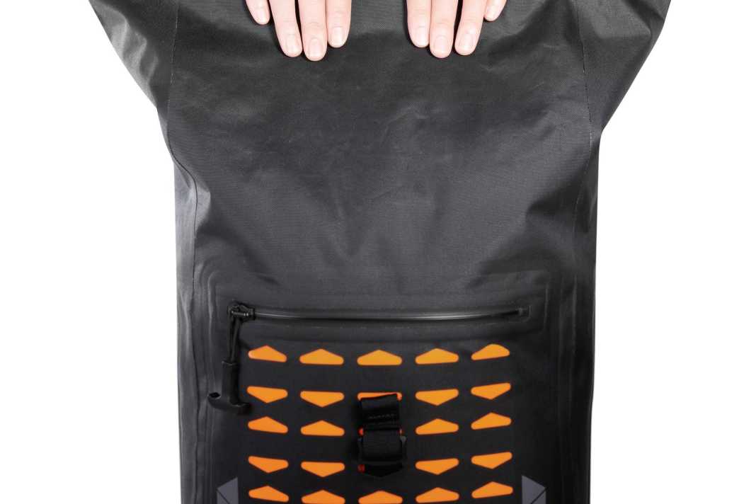 Tatonka Commuter Rolltop WP looks well thought out!