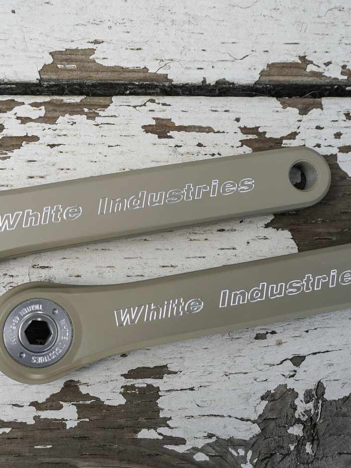 White Industries bringt limitierte Desert-Sage-Kollektion