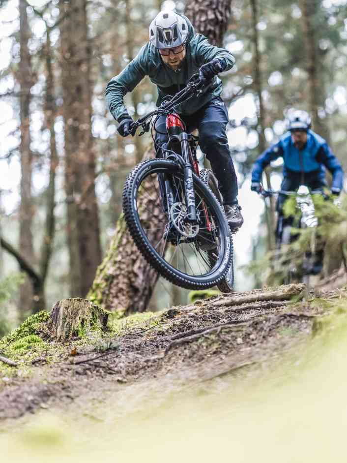E-MTB-Fullys mit Smart-System im Vergleich