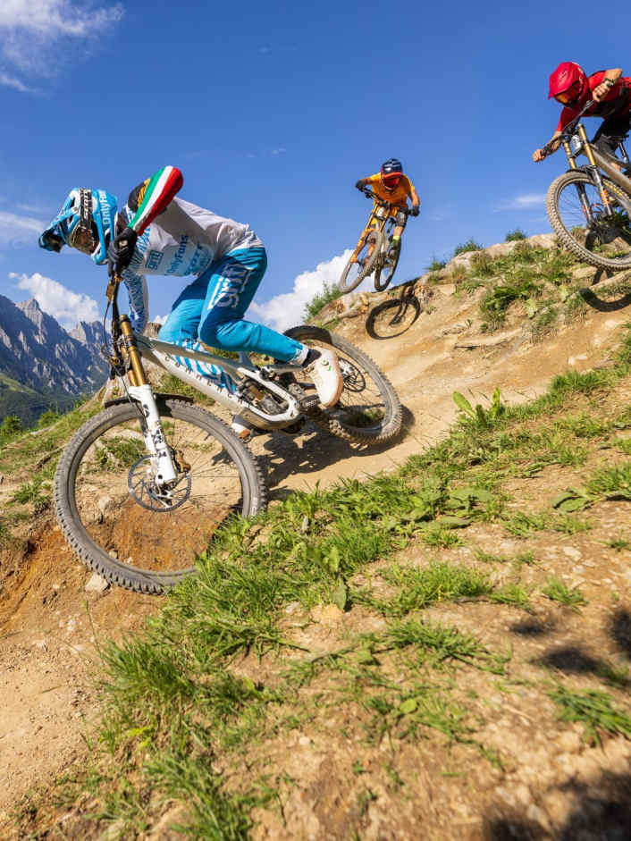 6 Bigbikes im Test feat. Worldcup-Racer Stefan Garlicki