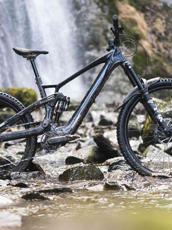 High-pivot powerhouse wants to shake up the E-Enduro class