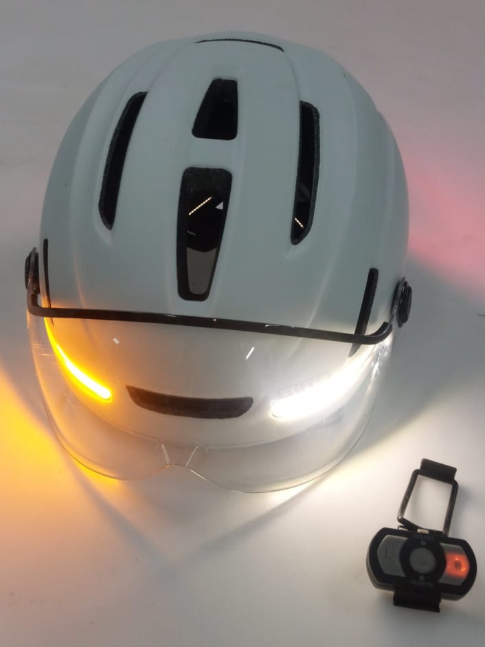 Pendlerhelm mit viel Technik zu einem hohen Preis