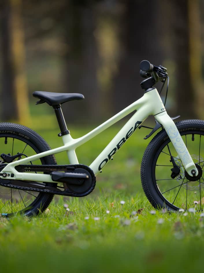 Verwandelt sich vom Laufrad zum Kinderrad