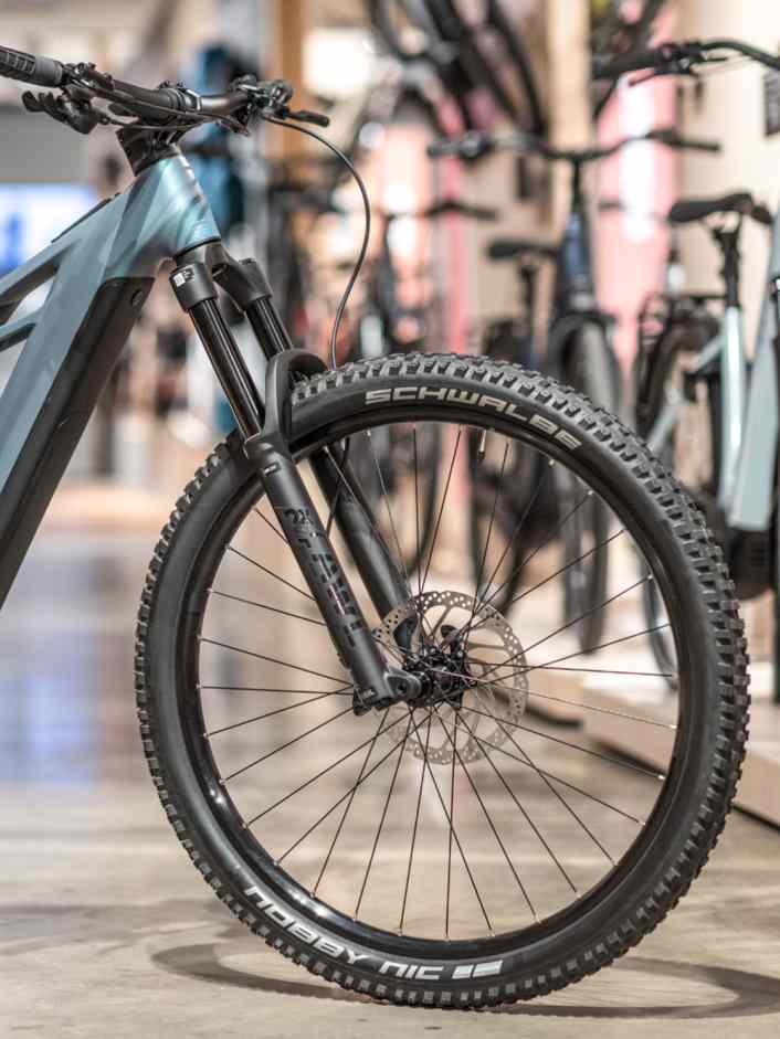 So fährt sich das Carbon-E-MTB für 4399 €