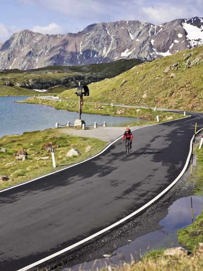 Etappenfahrt in den Alpen - Hüttentour: Zwölf Alpenpässe in fünf Tagen