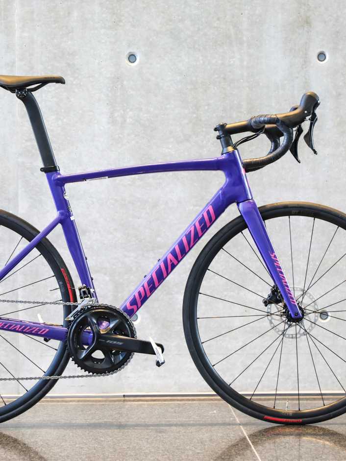 Le vélo de course en aluminium héritier de l'ADN du Tarmac