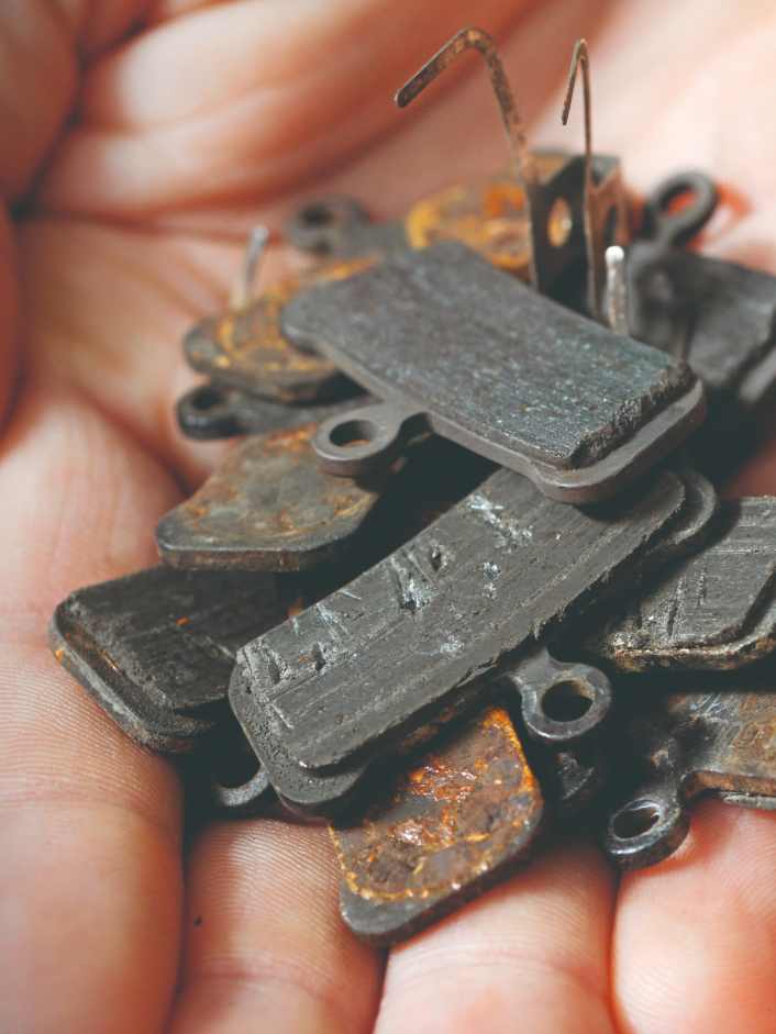 Detecting wear on the brake disc and brake pad