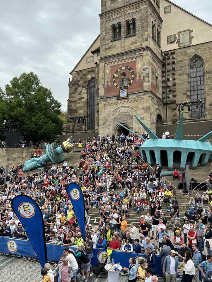 Experience a cycle race as a VIP