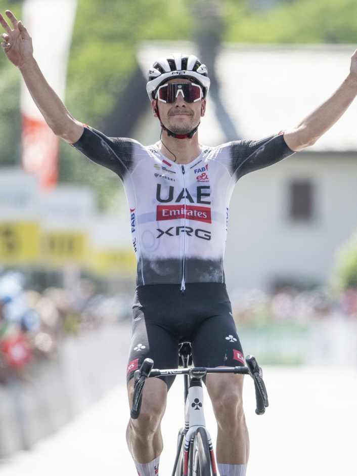 Almeida gewinnt 13. Etappe am Angliru