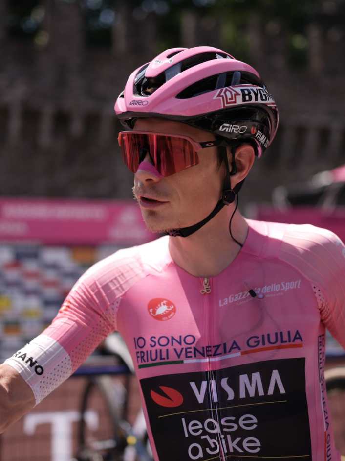 Vingegaard baut Giro-Führung aus