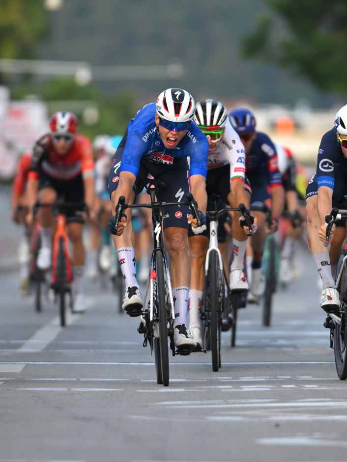 Double wehrt Lafays Angriff ab, Magnier wieder Sprintsieger