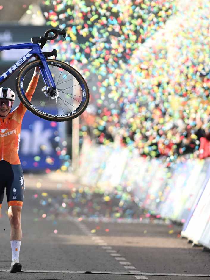 Brand setzt dominanter Saison die Krone auf und wird Weltmeisterin