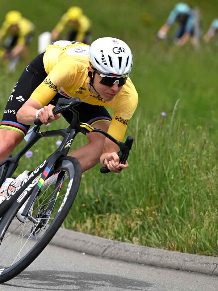Pogačar lance le défi dans les Alpes suisses
