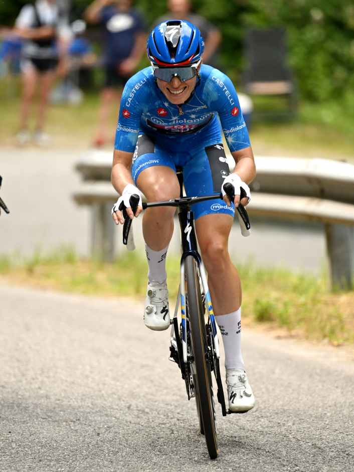 Vollering takes pink from van der Breggen on the final day