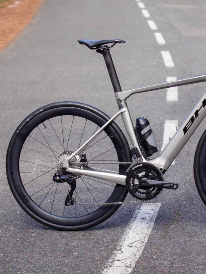 New e-road bike with an 810 Wh battery and SEG drive