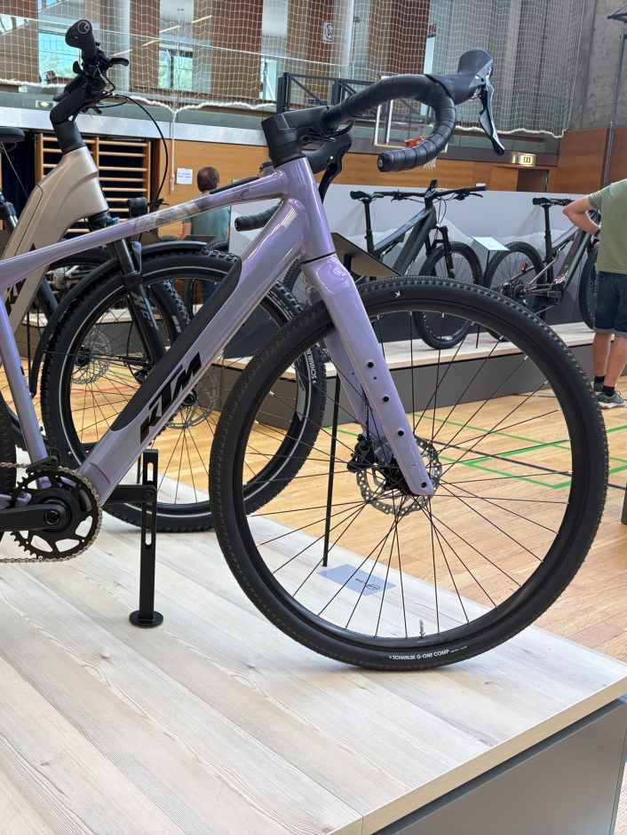E-gravel bike with Bosch hub motor for €2,499 – the review