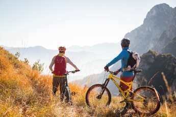 Mit dem Mountainbike durch den Herbst im Trentino