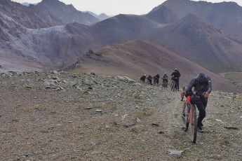 Unsupported durchs kirgisische Tian-Shan-Gebirge