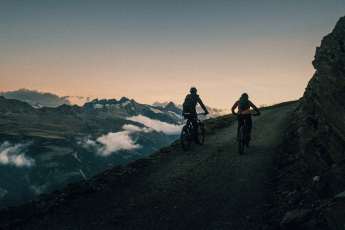 Epische E-MTB-Tour durch die Schweizer Gletscher